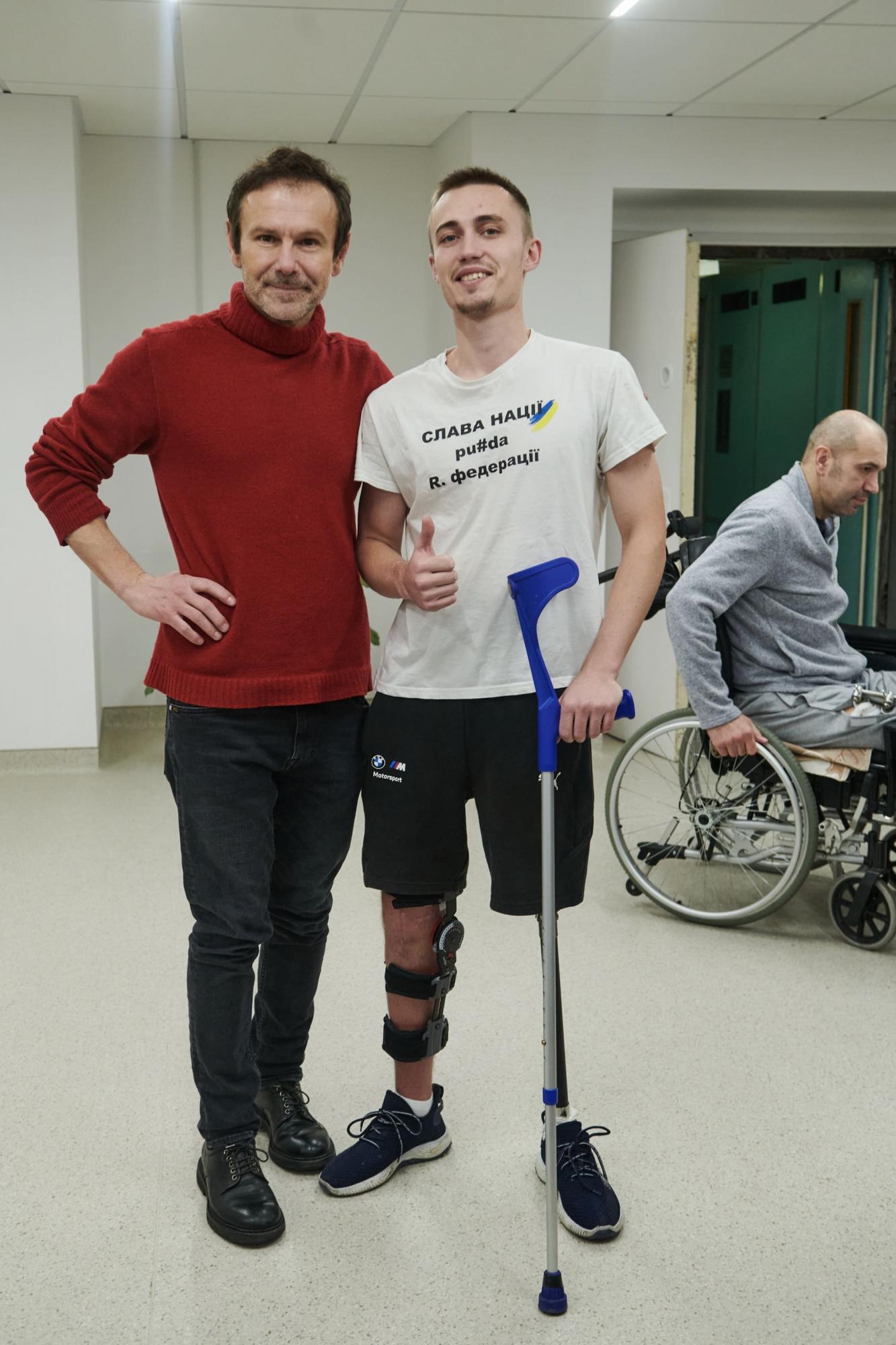 Вакарчук зіграв несподіваний концерт для військових: душевні фото і відео